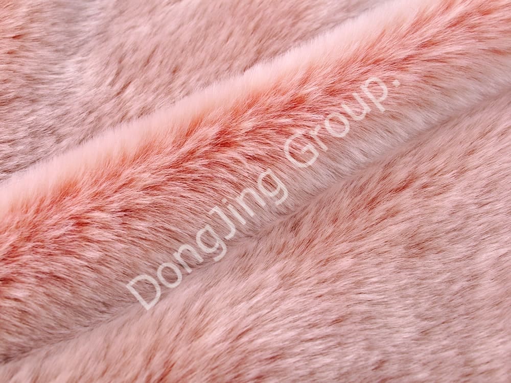 DP0960-Roze wit faux fur fabric