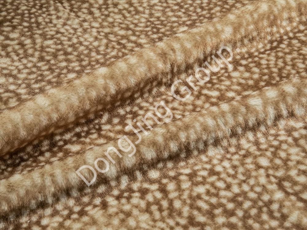 9G0560-Gebroken witte hertenprint faux fur fabric