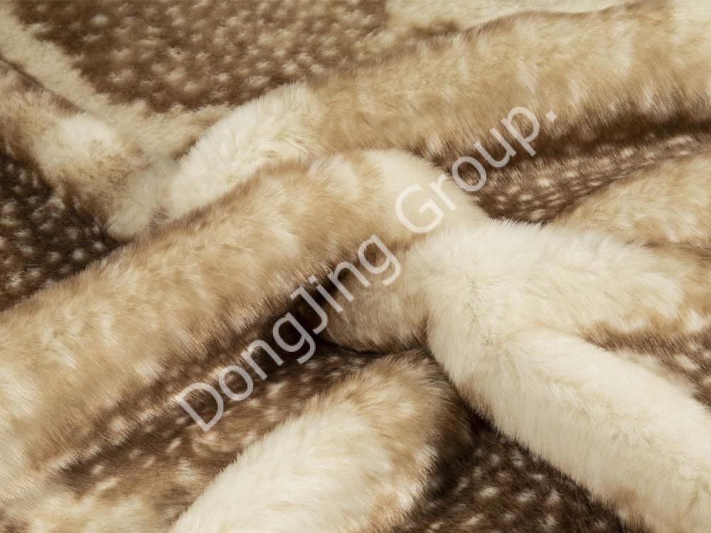 9HG0149-Gebroken witte hertenprint faux fur fabric