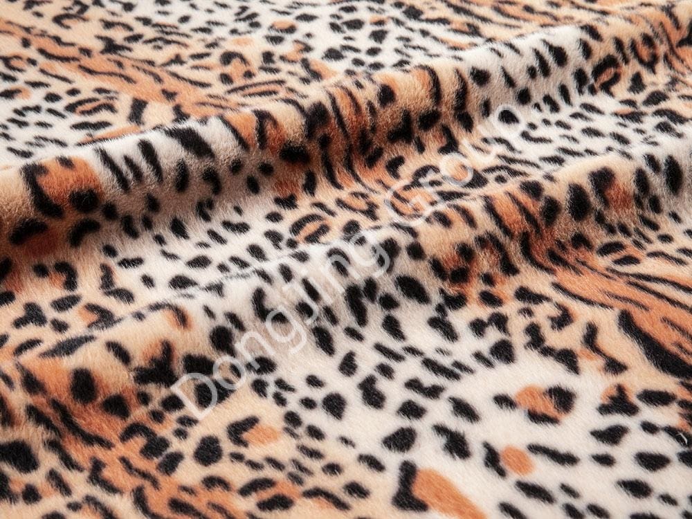 9KT0303-Roze frettenprint luipaard luipaardprint faux fur fabric