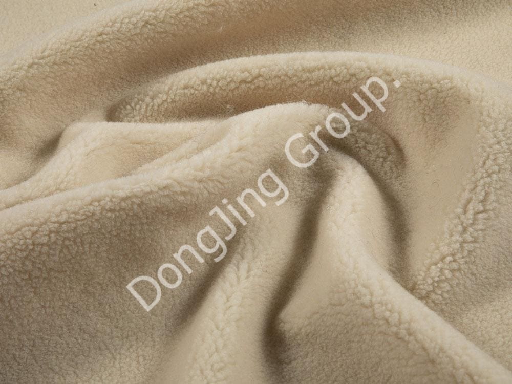 9P2124-Gebroken wit merino lamshaar faux fur fabric