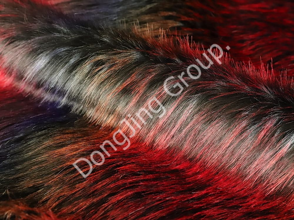 9W1392-Zwart en rood gekleurd wasbeerhaar faux fur fabric